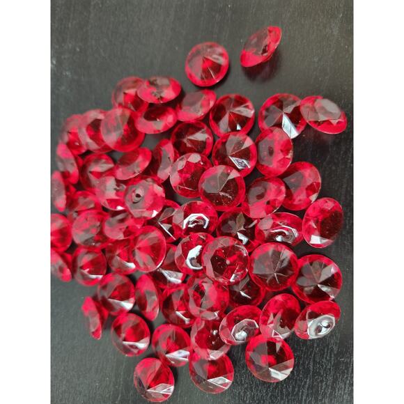 Red plastic gems - Picture 1 of 2
